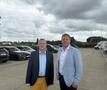 Filip Terryn en Bert Maertens aan de carpoolparking in Deerlijk